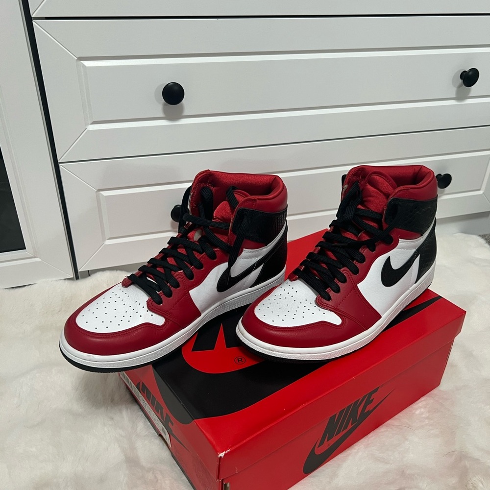 Nike Jordan 1 High OG Size 9.5 M